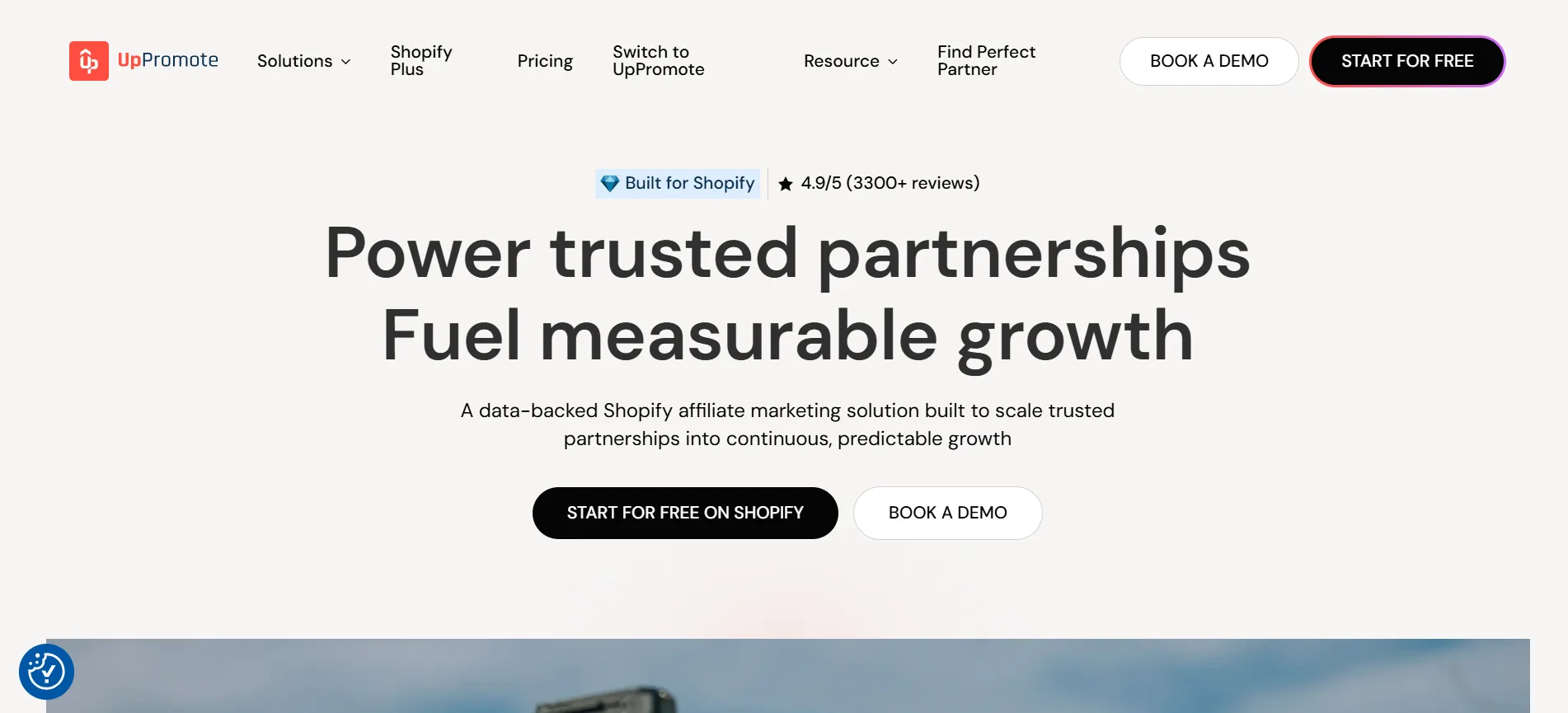 UpPromote homepage promoting its Shopify affiliate marketing solution